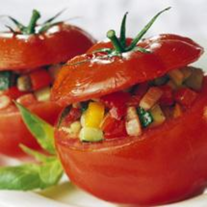 Tomates farcies aux dés de légumes