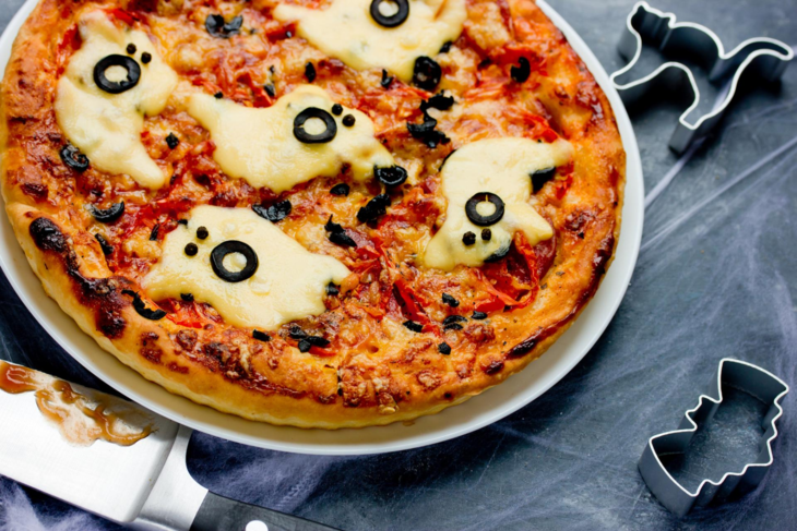 Pizza fantômes d'Halloween simple et gourmande