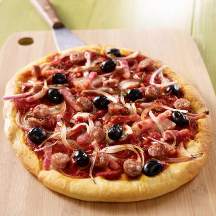 Pizza campagnarde et ses olives ensoleillées