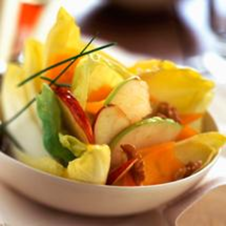 Salade d'endives, céleri, pommes et noix