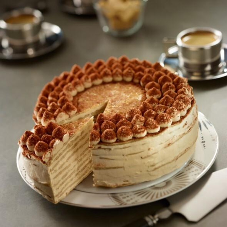 Блинный торт тирамису. Блинный торт "тирамису-торт". Украшение торта блинный тирамису. Как украсить блинный торт.