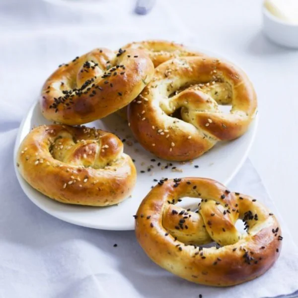 Bretzels aux herbes aromatiques