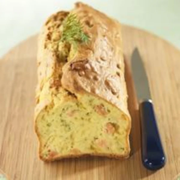 Cake au saumon fumé, zeste de citron et aneth