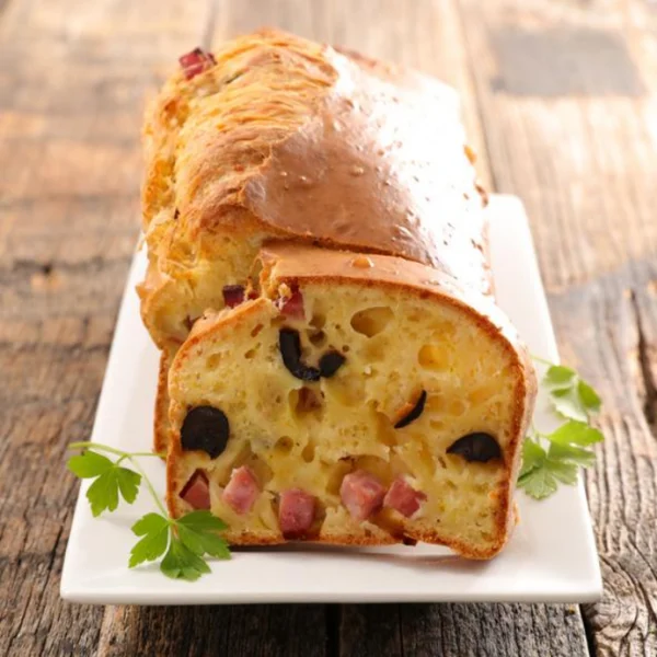 Cake facile aux olives et lardons