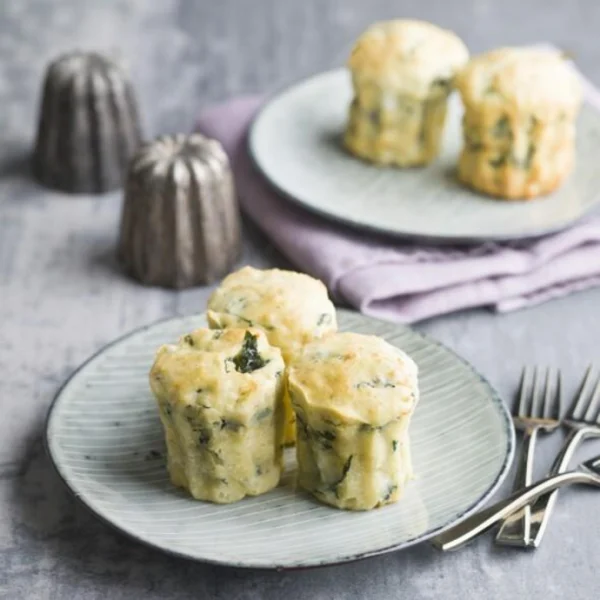 Cannelés à la feta et roquette