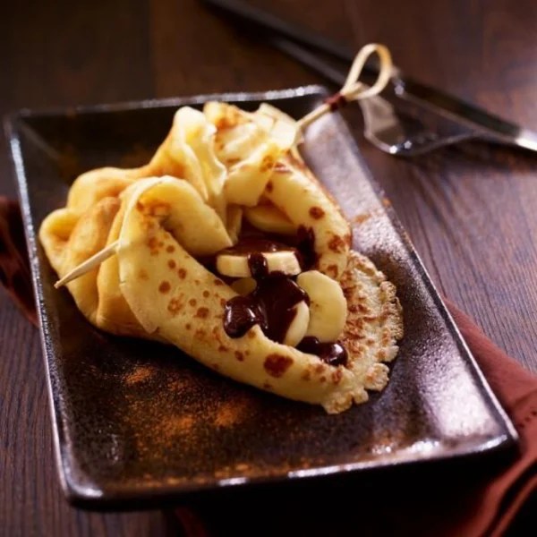 Crêpe en aumônière à la banane, sauce chocolat