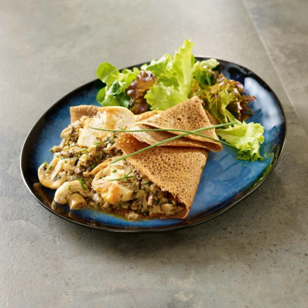 Galette de sarrasin, duxelle de champignons et émincés de poulet
