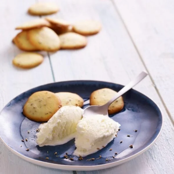 Glace au crottin de chèvre frais et palets à l’anis