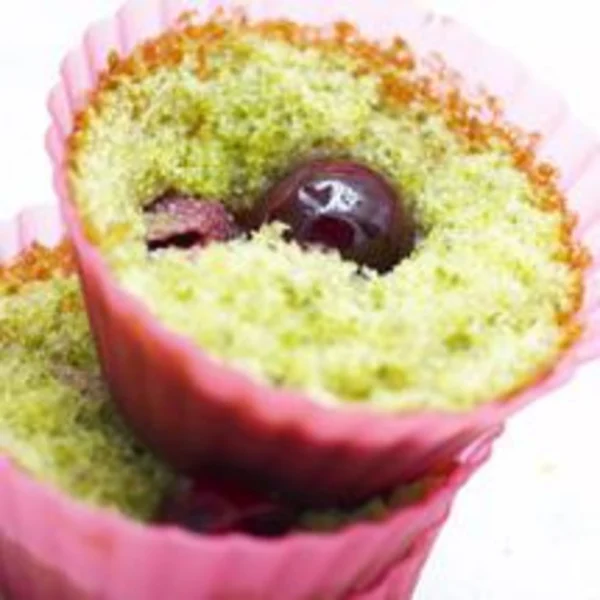 Muffins aux cerises et pistaches