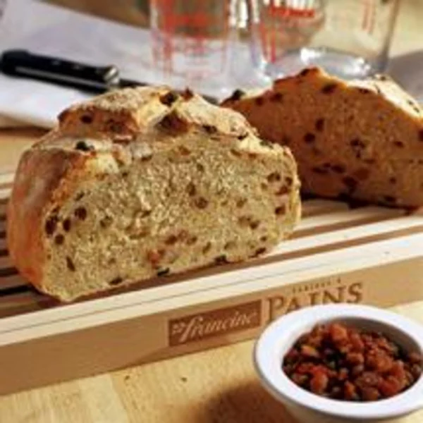 Pain d’automne aux raisins et aux noisettes