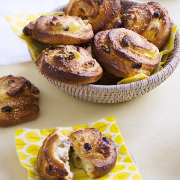 Pains aux raisins, amandes et noisettes