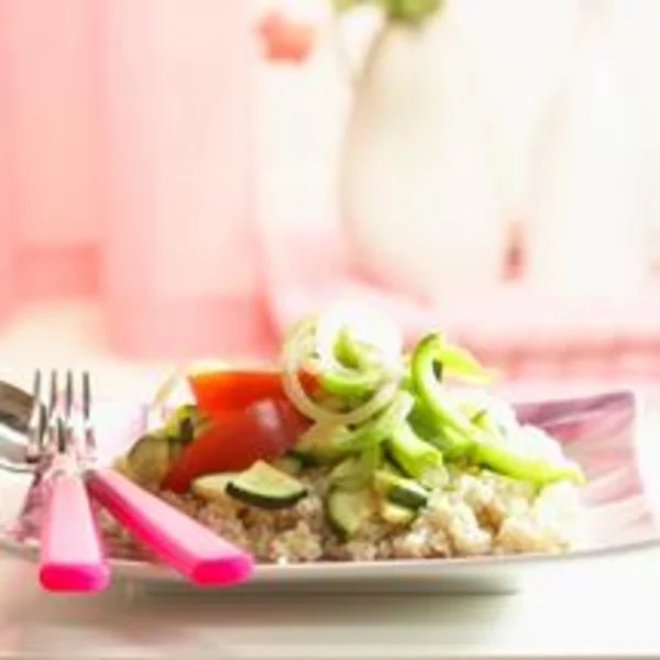Petite salade de quinoa, concombre et tomates