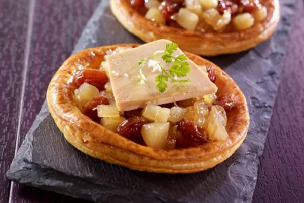 Petites tartes de chutney de poires et foie gras