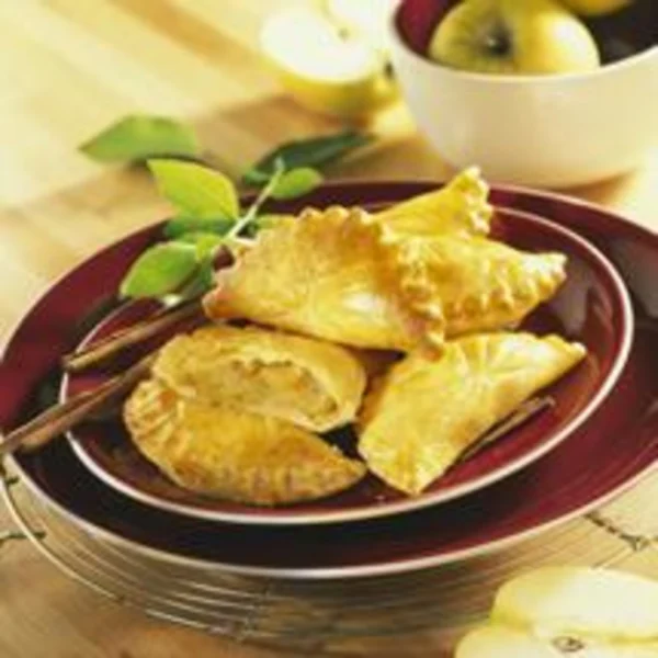 Petits chaussons à la compote de pommes et raisins de Corinthe