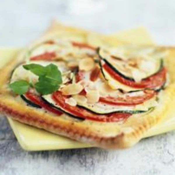 Pizza courgettes, mozzarella et amandes