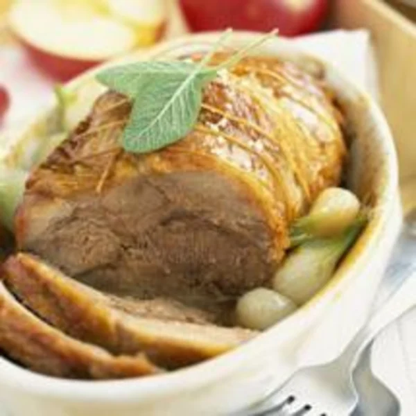 Rôti de veau aux pommes fruits et petits oignons