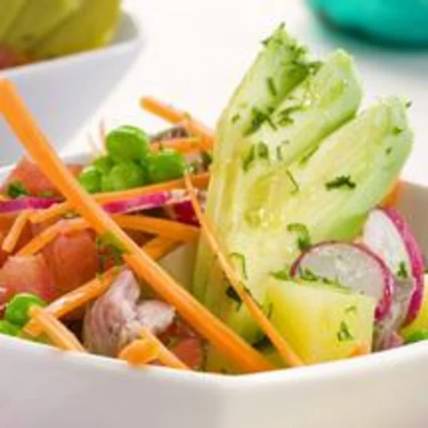 Salade de crudités et ses légumes du jardin