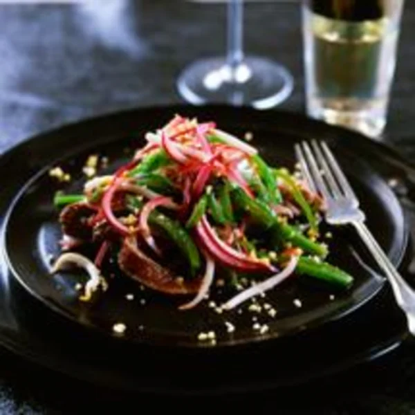 Salade de haricots verts au soja, oignons rouges et persil