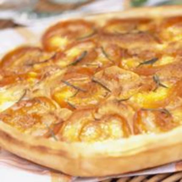 Tarte à l’abricot et feuilles de romarin