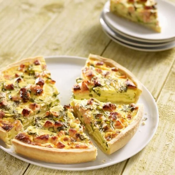 Tarte aux courgettes, saumon thaï et basilic