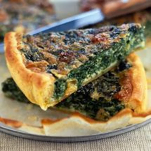 Tarte aux épinards, raisins et pignons