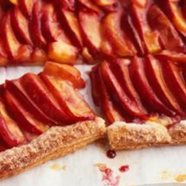 Tarte fine aux pêches et aux nectarines