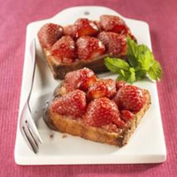 Tartines aux fraises rôties