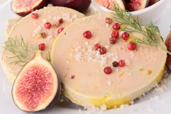 Terrine de foie gras lutée