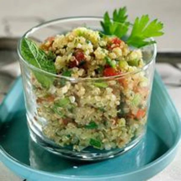 Verrine de quinoa, thon et radis roses