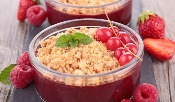 Verrines de crumble aux groseilles