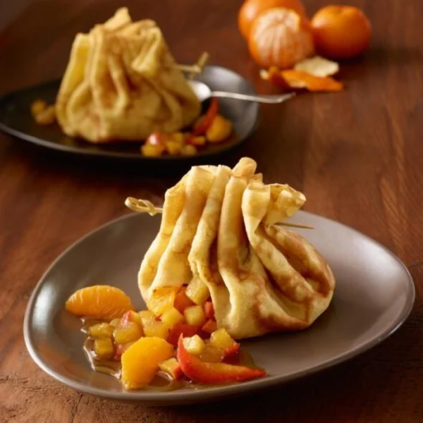 Aumônières de crêpes aux fruits hivernaux