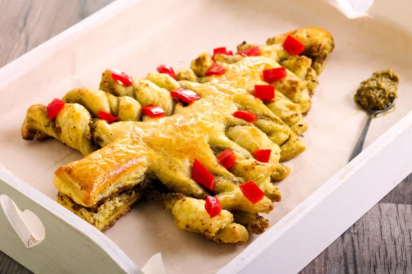 Sapin de Noël feuilleté au pesto