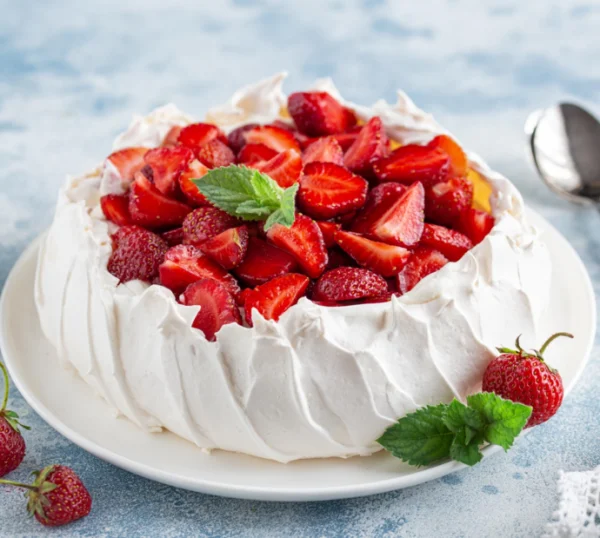 Pavlova estivale aux fraises