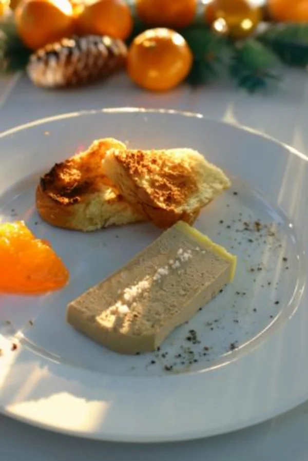 Pain brioché, confiture de clémentine, Foie Gras